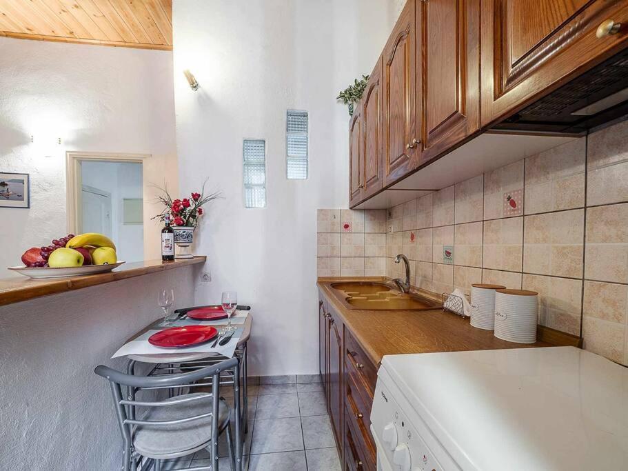 George Stone Apartment